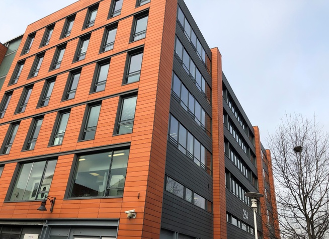 Immeuble de bureaux et commerce